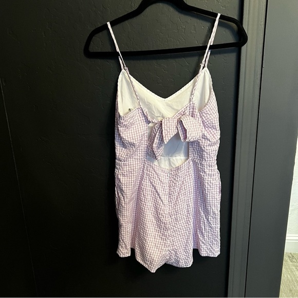 Sky & Sparrow Women's Open Back Romper Lavender & White Spring Romper, size M - Picture 4 of 9